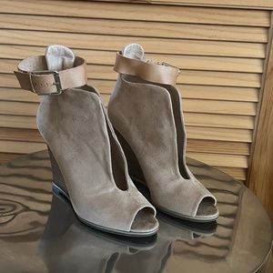 Zigi Soho Tan Suede Wedge Sandals